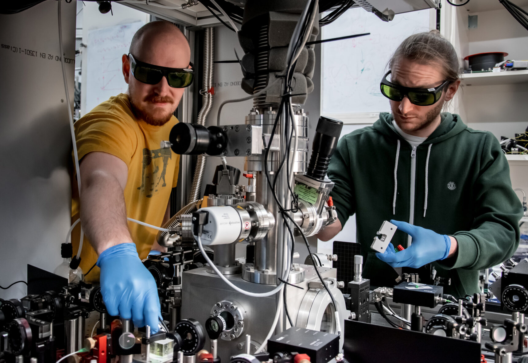 How Big Can the Quantum World Be? Physicists Probe the Limits. | Quanta ...