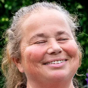 Svetlana Jitomirskaya in a blue shirt with her hands out.