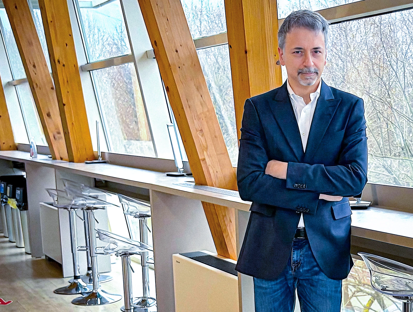 Man in a suit standing with his arms crossed.