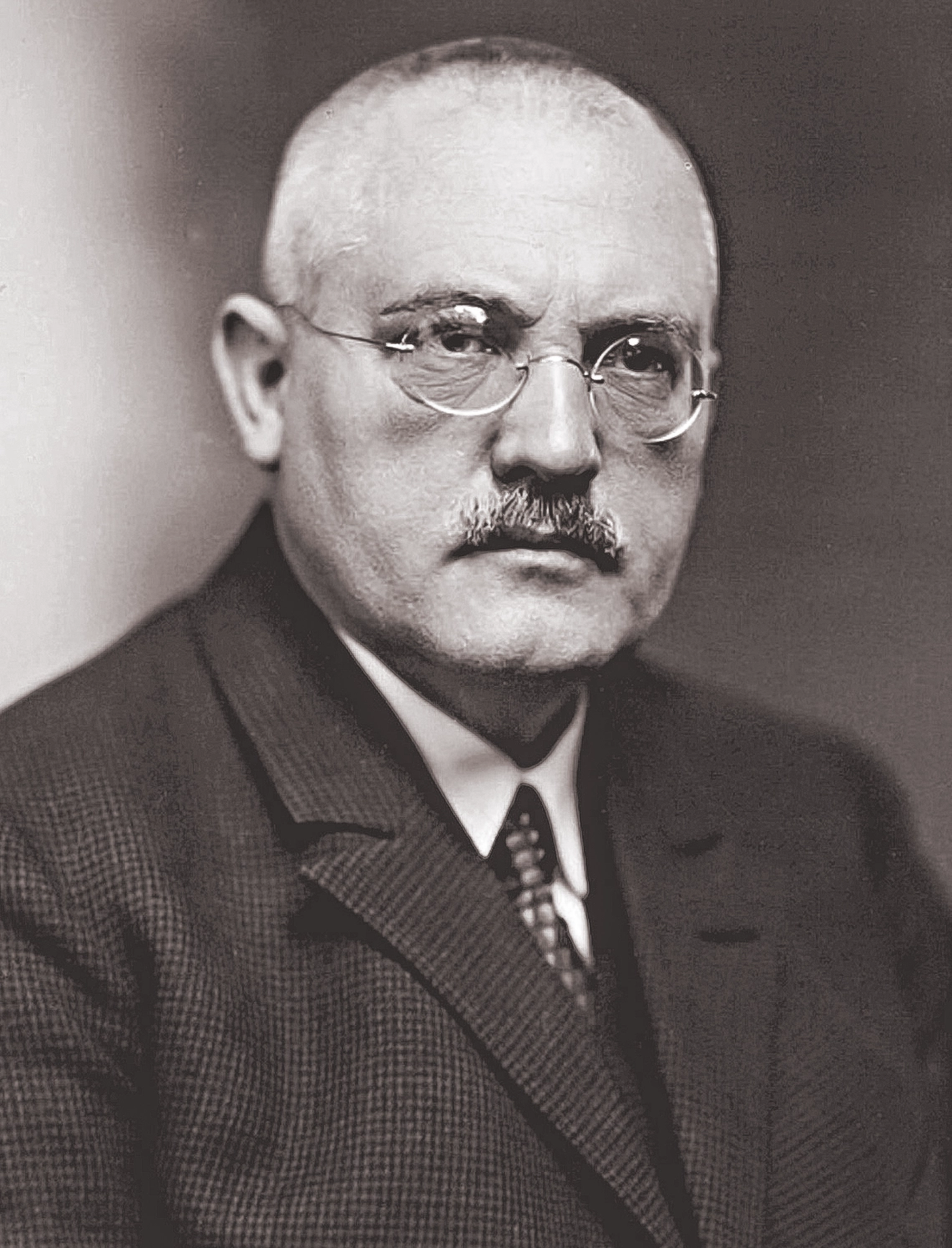 Black-and-white photo of a man in glasses